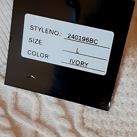 NWT, CLICHE, Viscose Blend, "sweater" Skirt in Ivory, Size Large - Picture 6 of 10